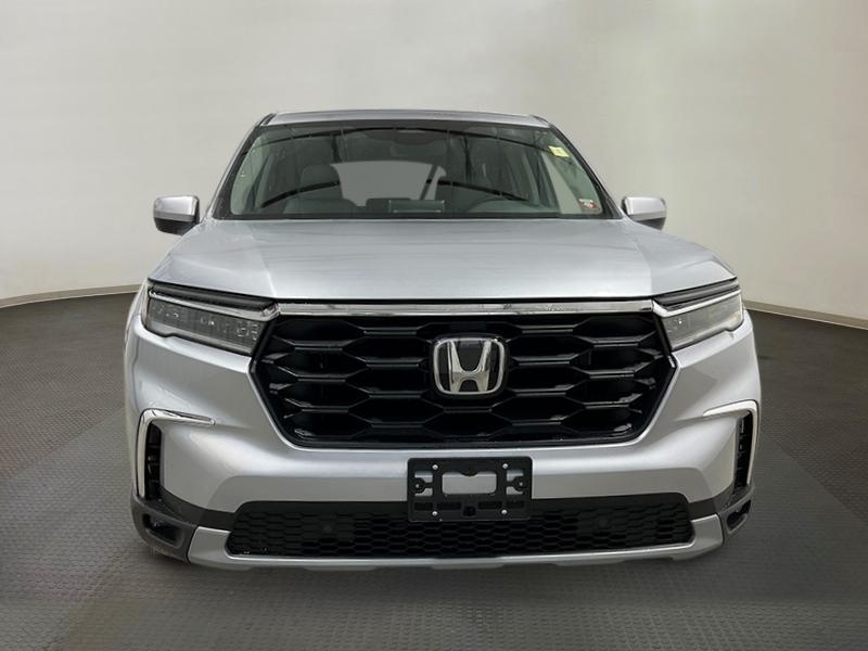 new 2025 Honda Pilot car, priced at $46,995