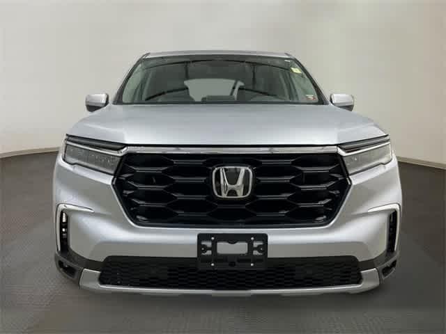new 2025 Honda Pilot car, priced at $47,825
