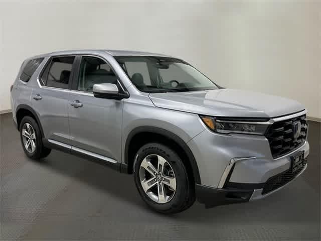 new 2025 Honda Pilot car, priced at $47,825