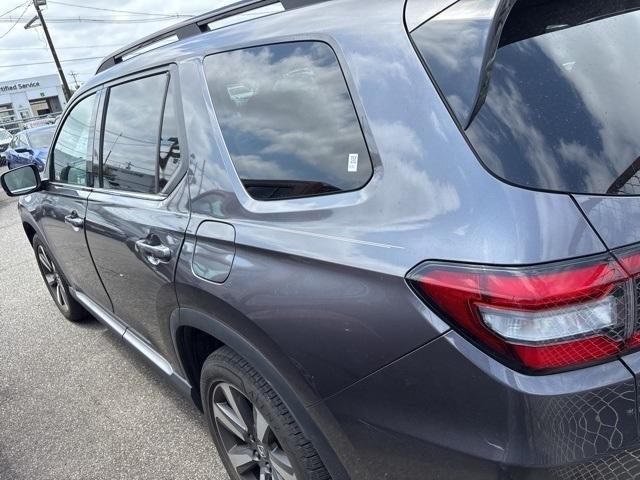used 2023 Honda Pilot car, priced at $39,999