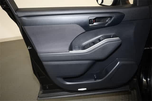 used 2021 Toyota Highlander car, priced at $29,799