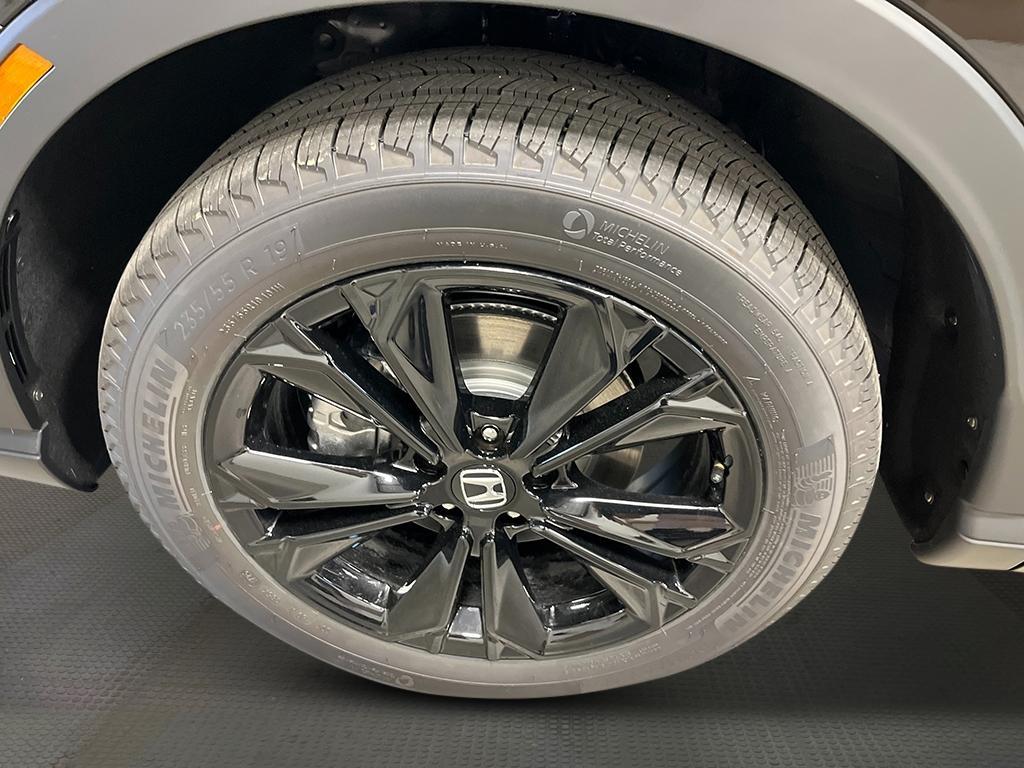 new 2026 Honda CR-V Hybrid car, priced at $43,700