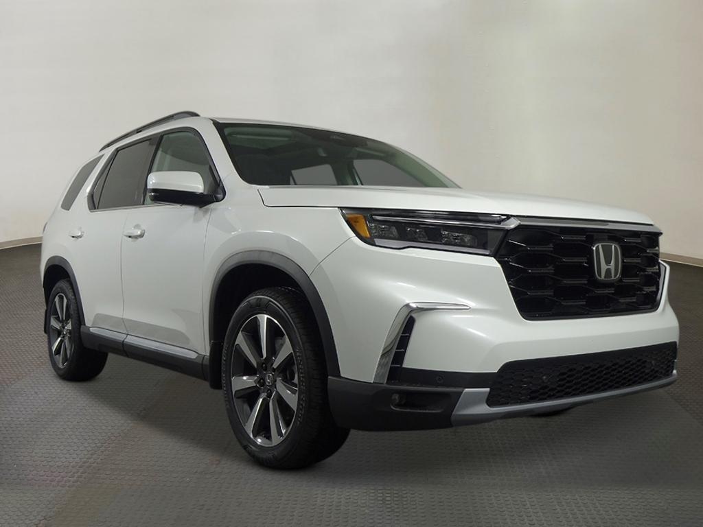 new 2025 Honda Pilot car, priced at $51,505