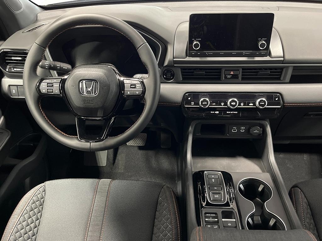 new 2025 Honda Pilot car, priced at $44,205