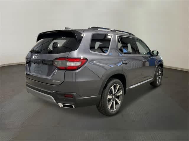 new 2025 Honda Pilot car, priced at $54,575