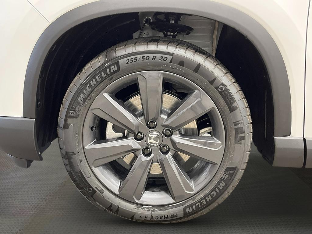 new 2025 Honda Pilot car, priced at $44,205