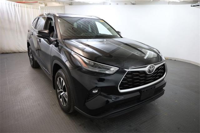 used 2022 Toyota Highlander car, priced at $34,938