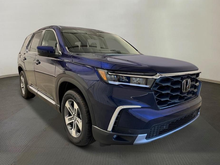 new 2025 Honda Pilot car, priced at $46,995