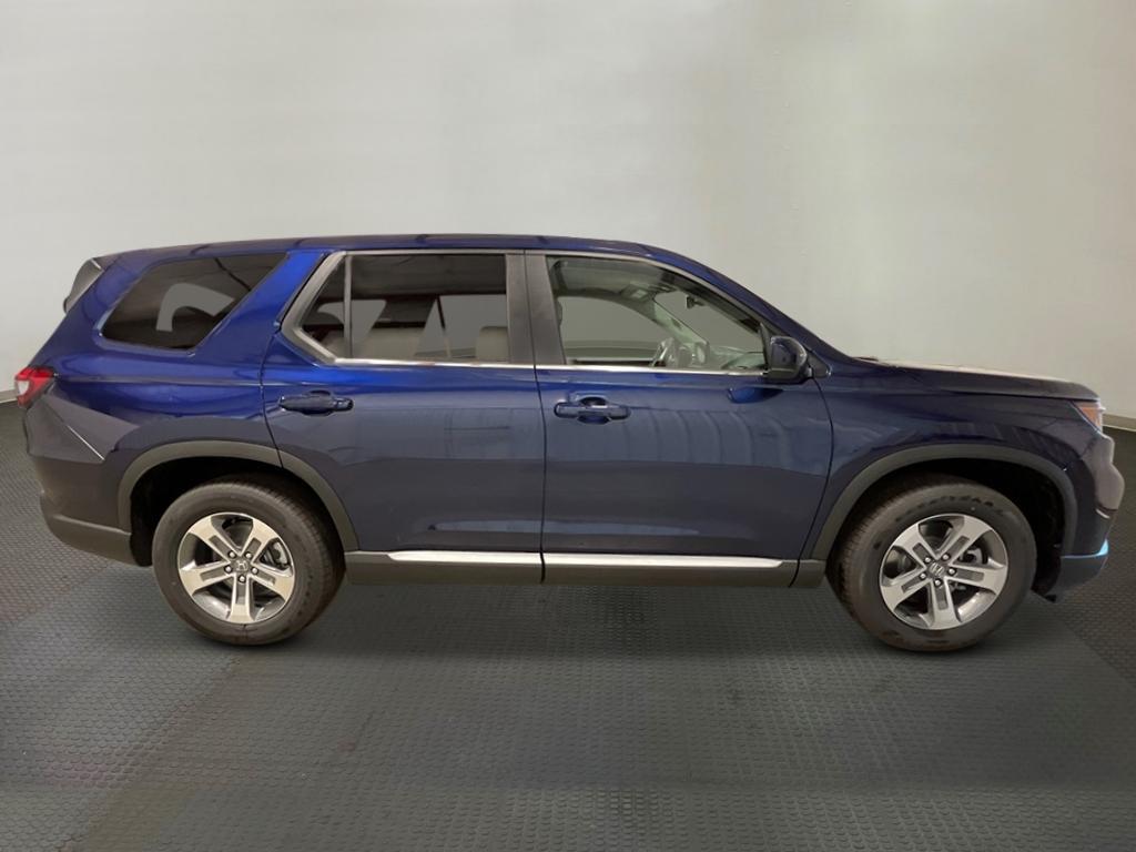 new 2025 Honda Pilot car, priced at $46,995