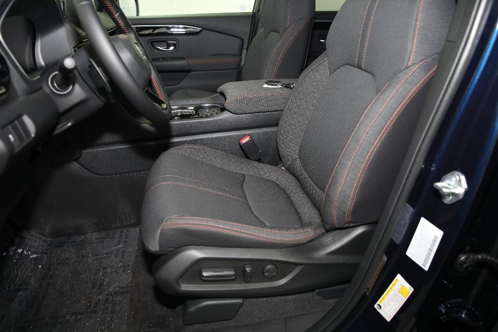 new 2025 Honda Pilot car, priced at $43,750