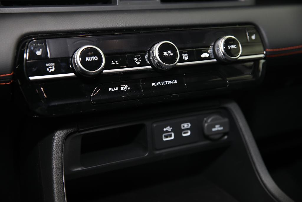 new 2025 Honda Pilot car, priced at $43,750