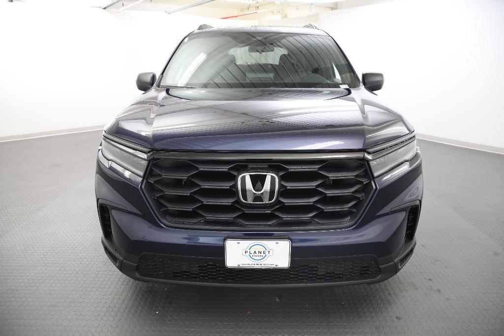 new 2025 Honda Pilot car, priced at $43,750