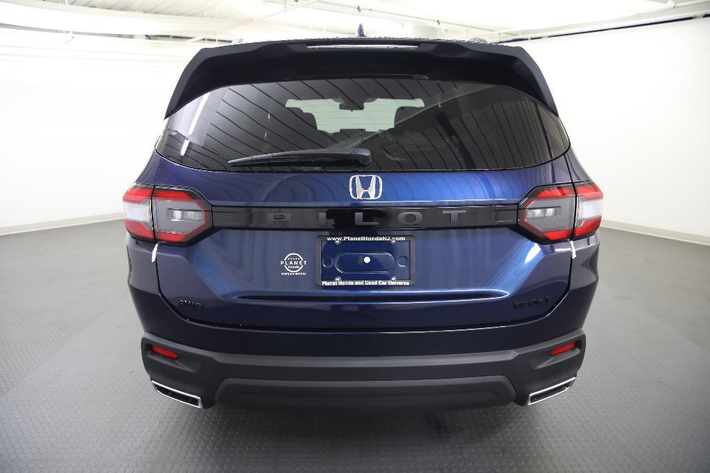 new 2025 Honda Pilot car, priced at $43,750