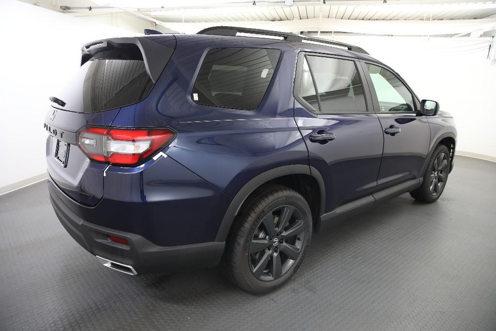 new 2025 Honda Pilot car, priced at $43,750