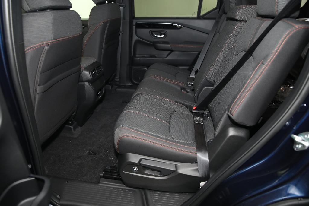 new 2025 Honda Pilot car, priced at $43,750