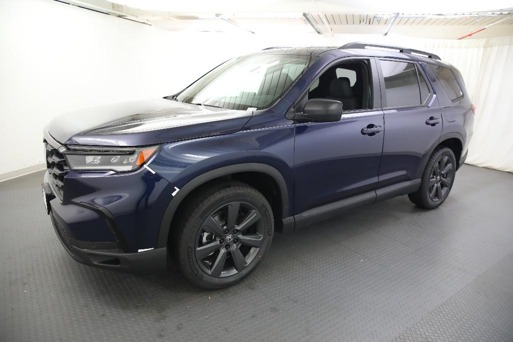 new 2025 Honda Pilot car, priced at $43,750