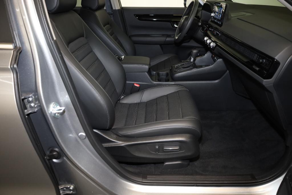 used 2025 Honda CR-V car, priced at $31,559