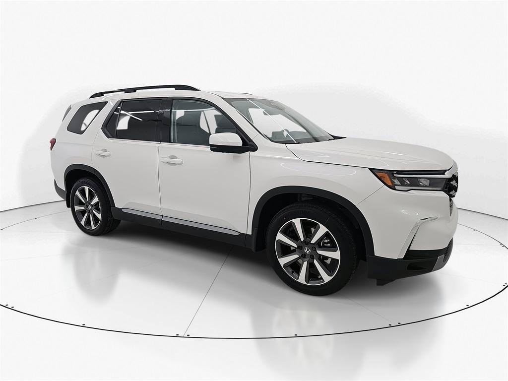 new 2025 Honda Pilot car, priced at $54,985