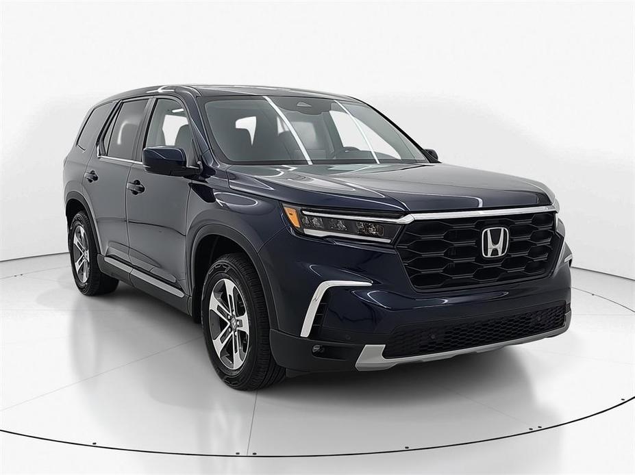 new 2025 Honda Pilot car, priced at $44,895