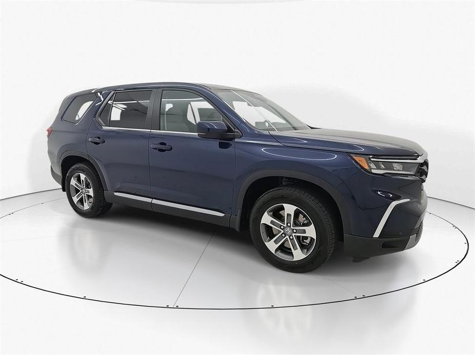 new 2025 Honda Pilot car, priced at $44,895