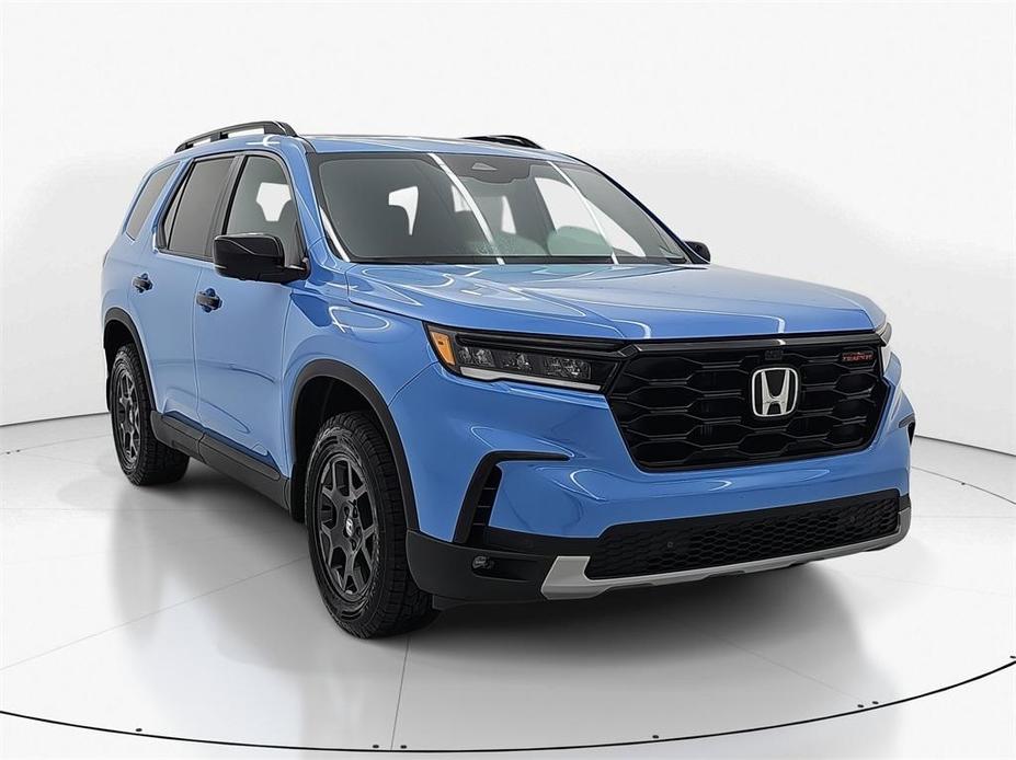 new 2025 Honda Pilot car, priced at $51,250