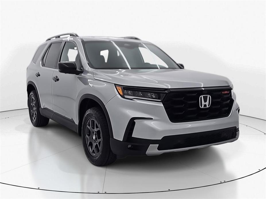 new 2025 Honda Pilot car, priced at $50,495