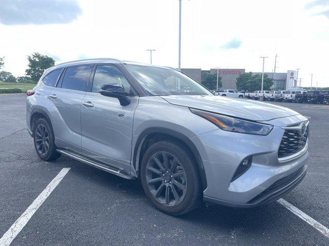 used 2022 Toyota Highlander car, priced at $34,000