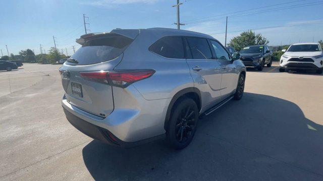 used 2022 Toyota Highlander car, priced at $32,500