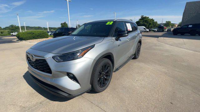 used 2022 Toyota Highlander car, priced at $32,500