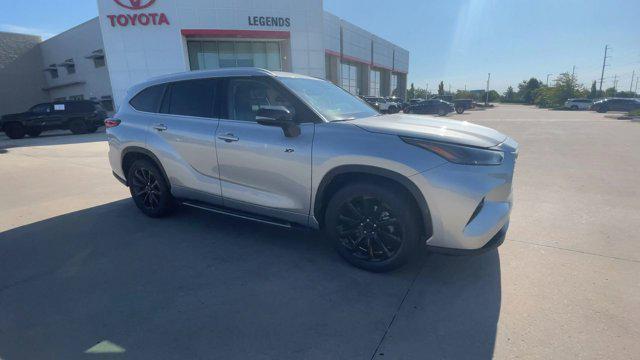 used 2022 Toyota Highlander car, priced at $32,500