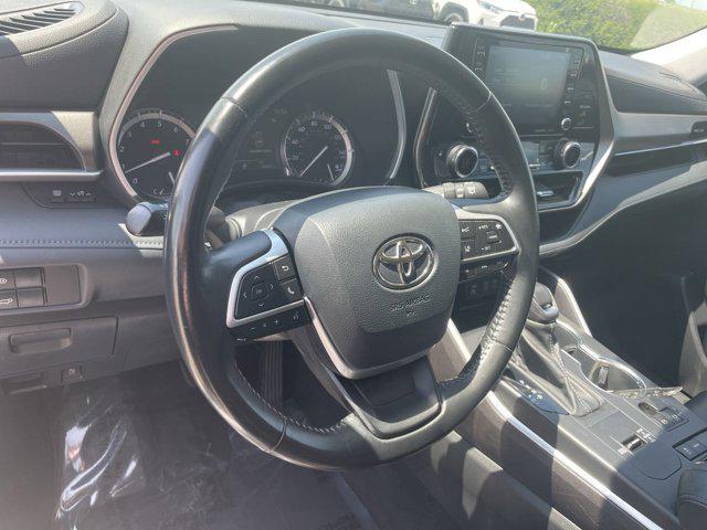 used 2022 Toyota Highlander car, priced at $32,500