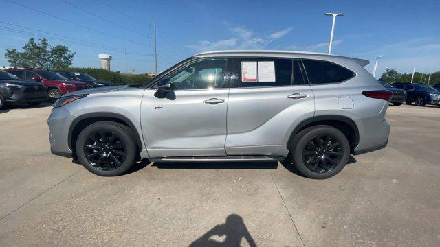 used 2022 Toyota Highlander car, priced at $32,500