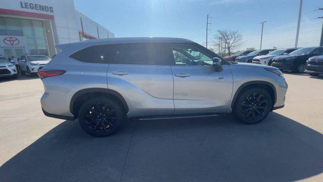 used 2022 Toyota Highlander car, priced at $32,500