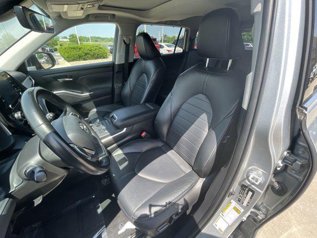used 2022 Toyota Highlander car, priced at $32,500