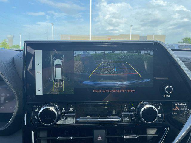 used 2025 Toyota Highlander car, priced at $55,600
