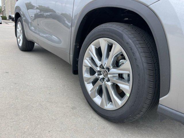 used 2025 Toyota Highlander car, priced at $51,000