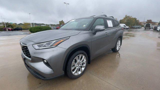 used 2025 Toyota Highlander car, priced at $51,000