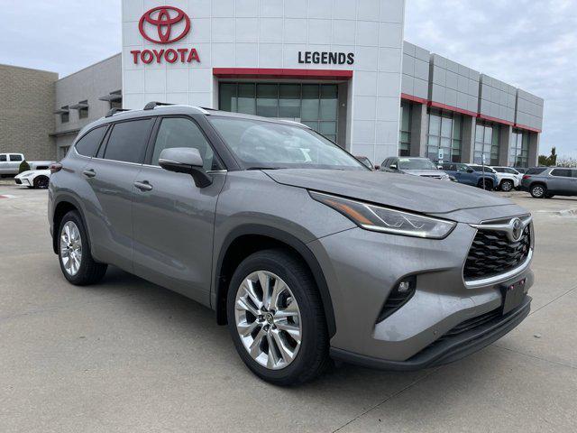 used 2025 Toyota Highlander car, priced at $53,000