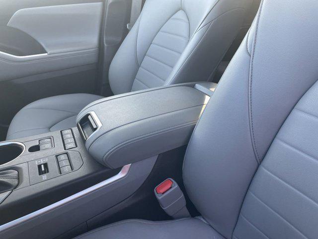 used 2022 Toyota Highlander car, priced at $37,000