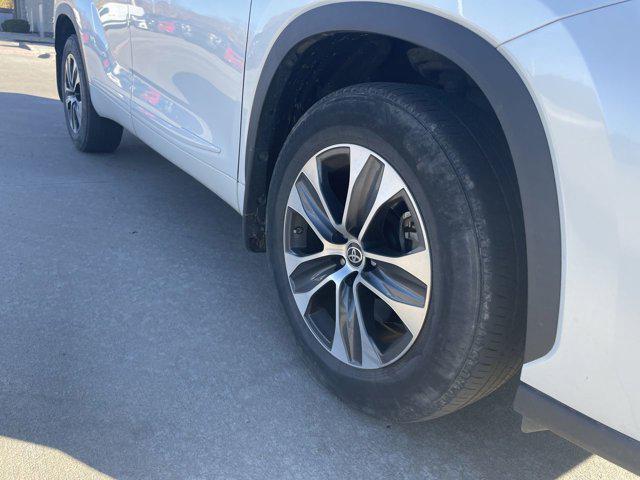used 2022 Toyota Highlander car, priced at $37,000