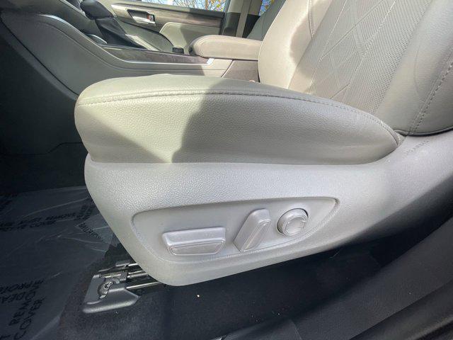 used 2020 Toyota Highlander car, priced at $30,500