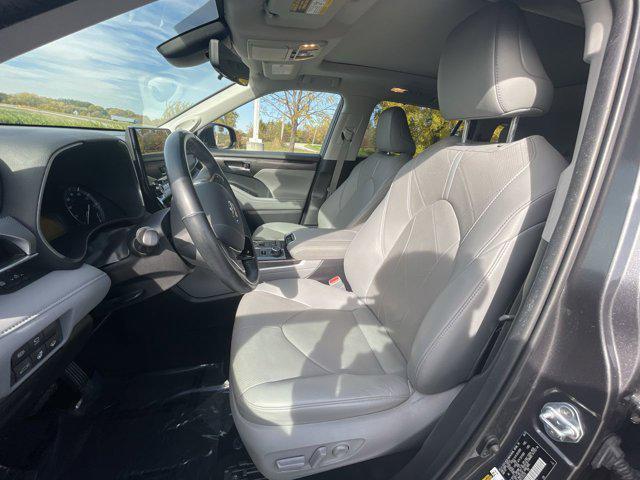 used 2020 Toyota Highlander car, priced at $30,500
