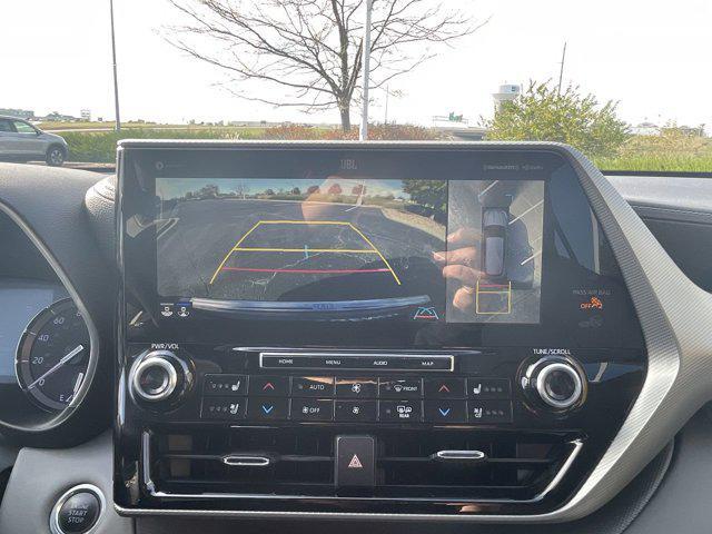 used 2020 Toyota Highlander car, priced at $30,500