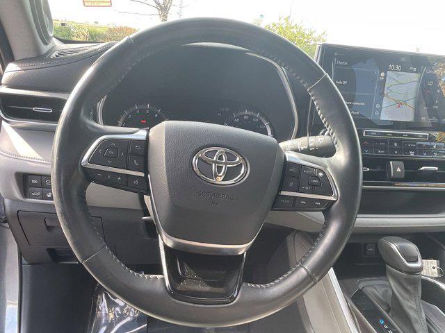 used 2020 Toyota Highlander car, priced at $30,500