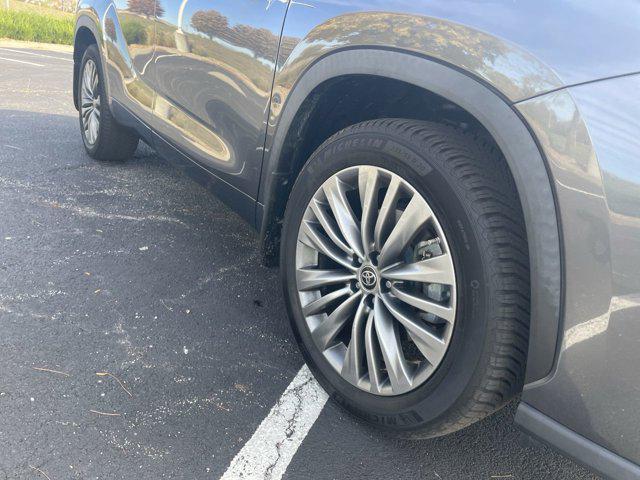used 2020 Toyota Highlander car, priced at $30,500