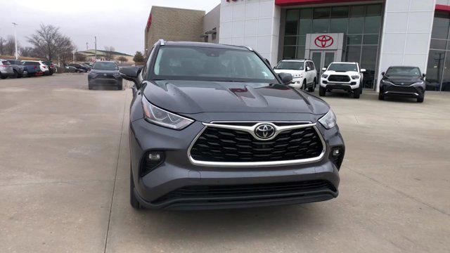 used 2021 Toyota Highlander car, priced at $38,000