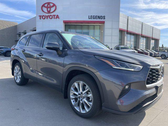 used 2021 Toyota Highlander car, priced at $38,000