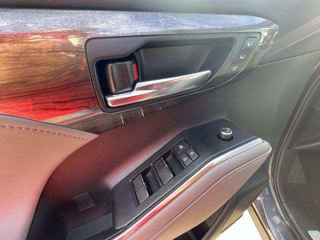 used 2021 Toyota Highlander car, priced at $38,000
