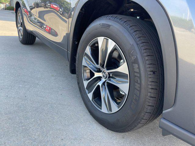 used 2025 Toyota Highlander car, priced at $48,000