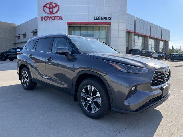used 2025 Toyota Highlander car, priced at $48,000